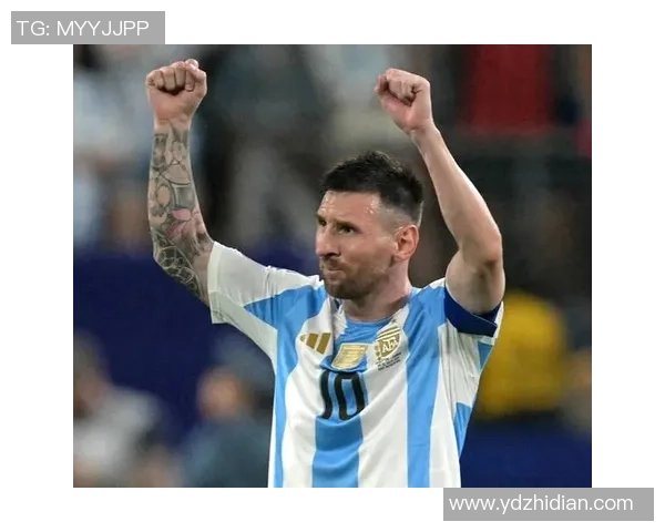 梅西身上的足球纹身故事揭示了他与这项运动的深厚情感与传奇人生 梅西身上的足球纹身故事揭示了他与这项运动的深厚情感与传奇人生