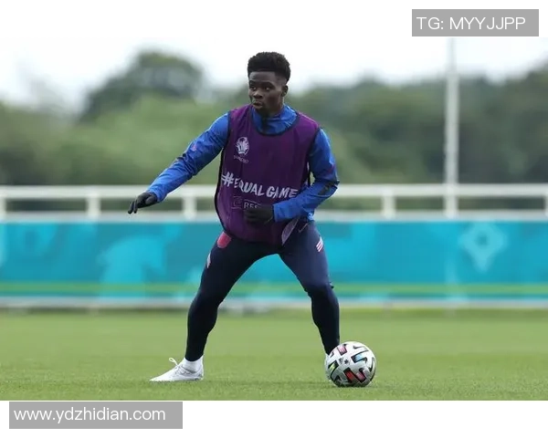 蓝色军团意大利足球明星的辉煌历程与传奇瞬间回顾 蓝色军团意大利足球明星的辉煌历程与传奇瞬间回顾